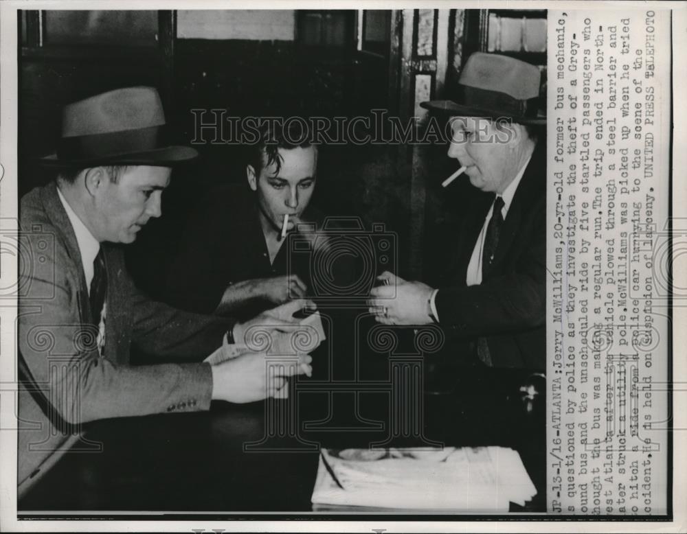 1953 Press Photo Police Question Jerry McWilliams Greyhound Bus Theft In Atlanta - Historic Images