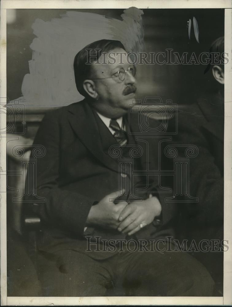 1927 Press Photo Colonel Edward Carrington Held For Cane Assault On Brother - Historic Images