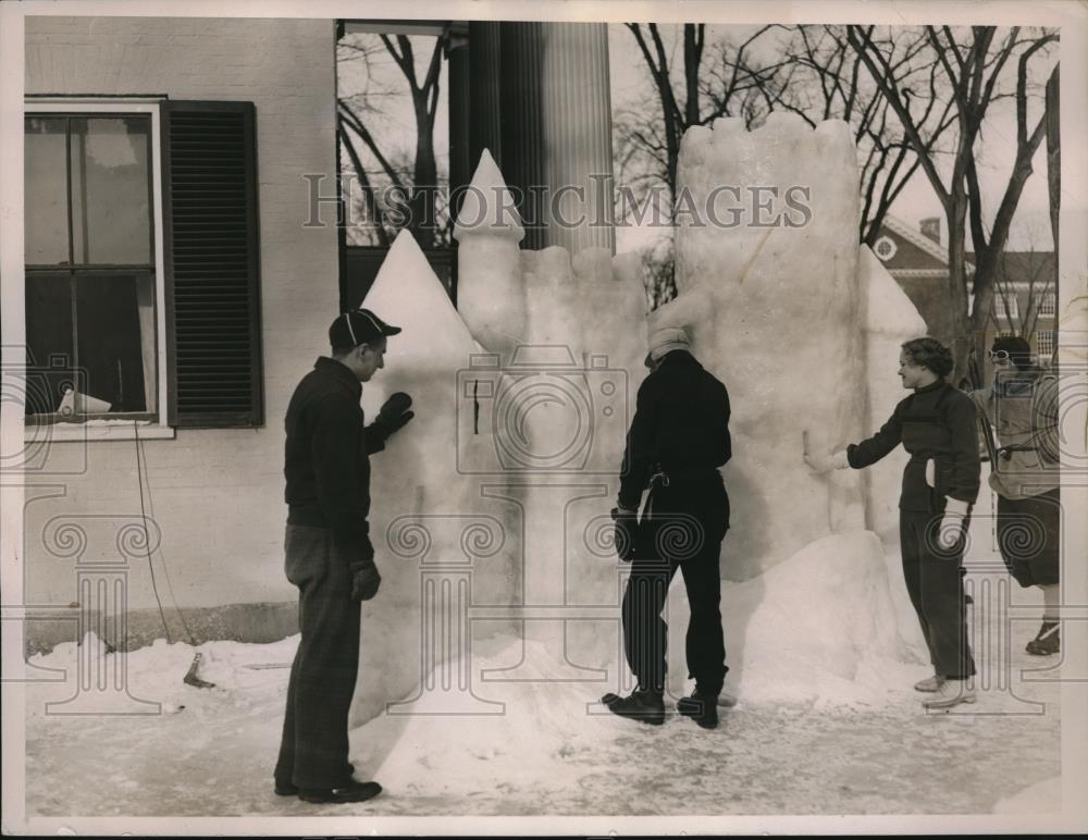 1936 Press Photo Students Build Snow Castle At Dartmouth Winter Carnival - Historic Images