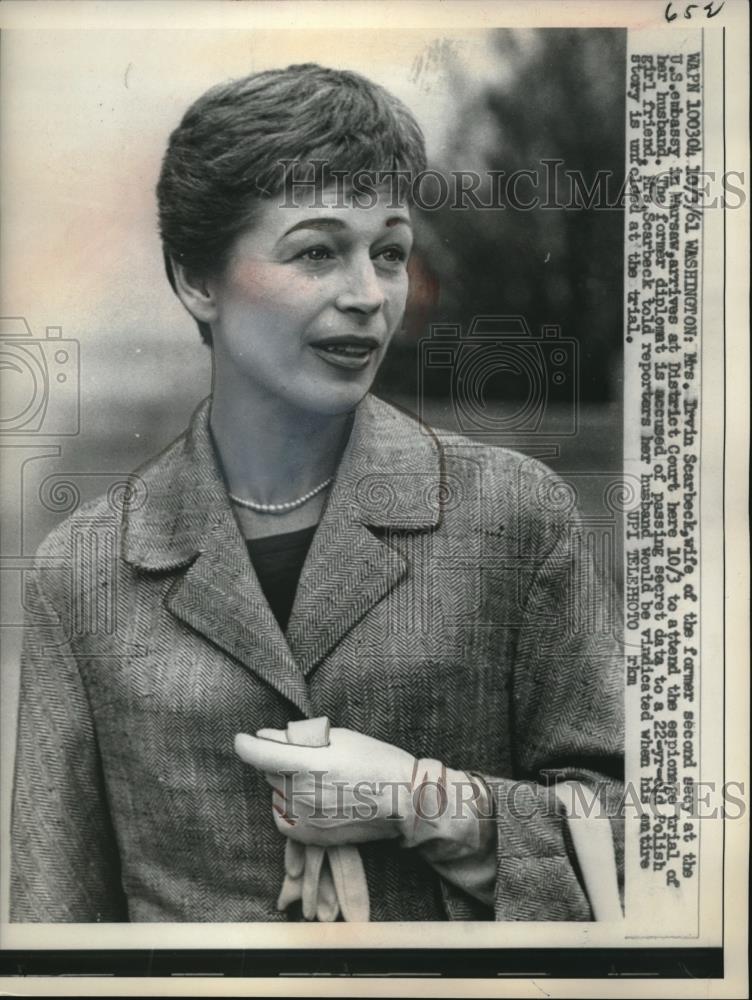 1961 Press Photo D.C. Mrs Irvin Scarback, wife of former US Embassy sec ,Warsaw - Historic Images