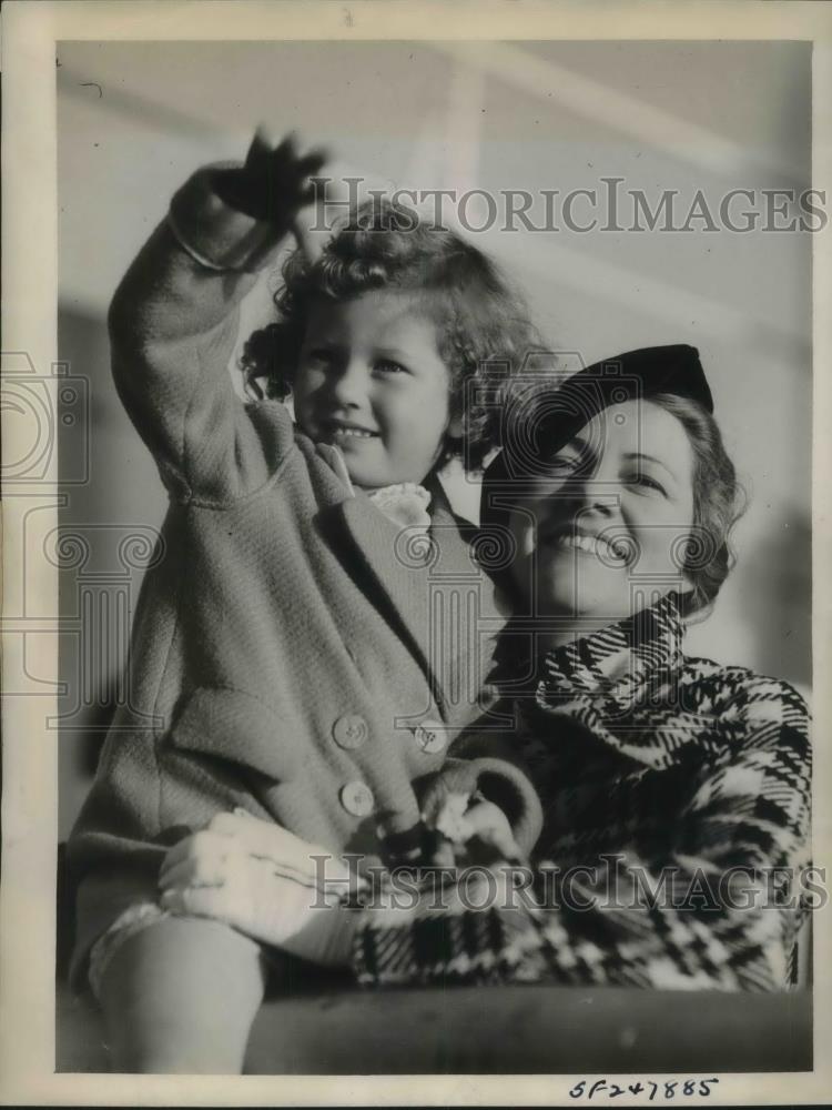 1934 Press Photo Mrs Heulett Clinton Merritt and daughter - nec36101 - Historic Images
