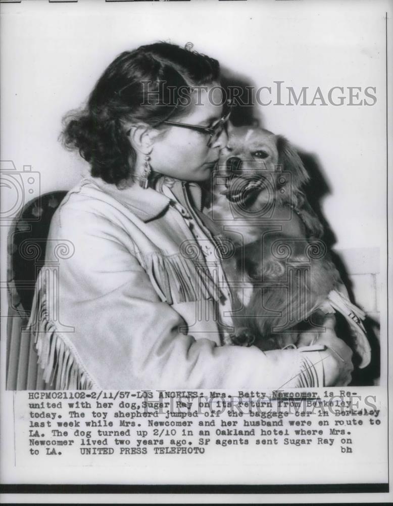 1957 Press Photo La, Calif. Mrs Betty Newcomer &amp; her toy shepard - Historic Images