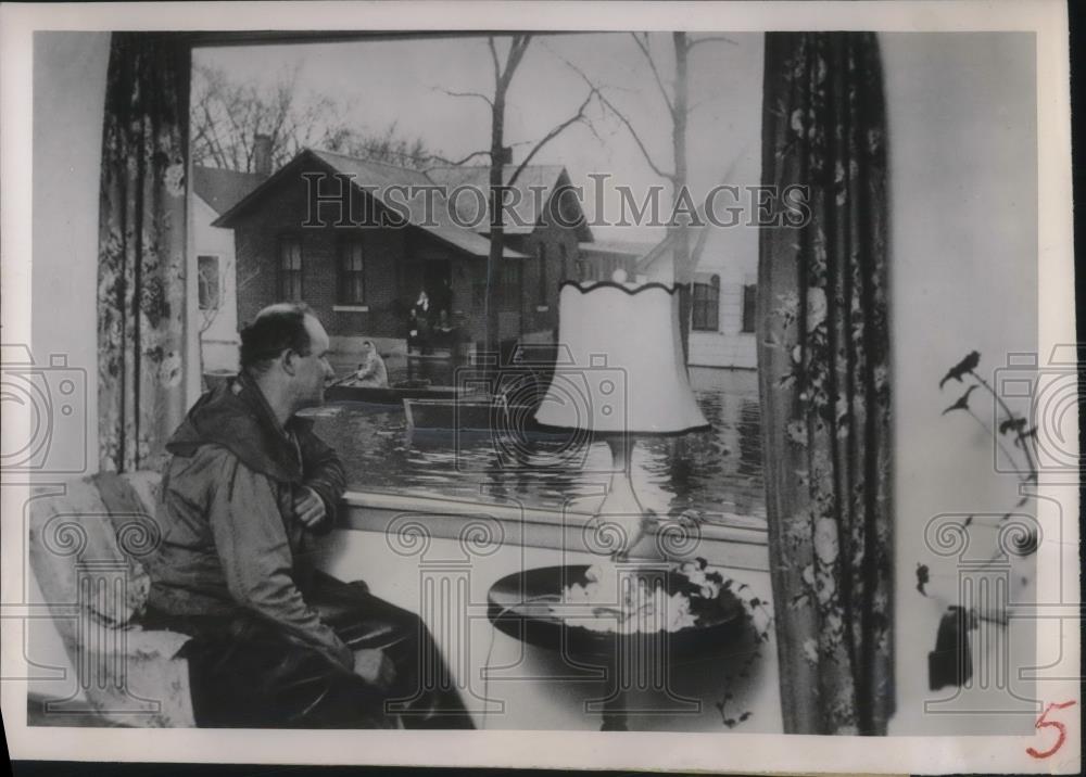 1951 Press Photo Roy Ramozykowski resting in the front room of his home. - Historic Images