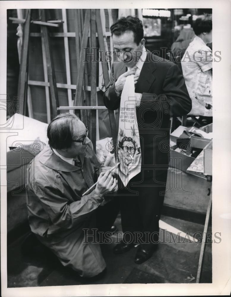 1953 Press Photo Frank Nazario, Mad Mogi Purveror of Arcade art New York - Historic Images