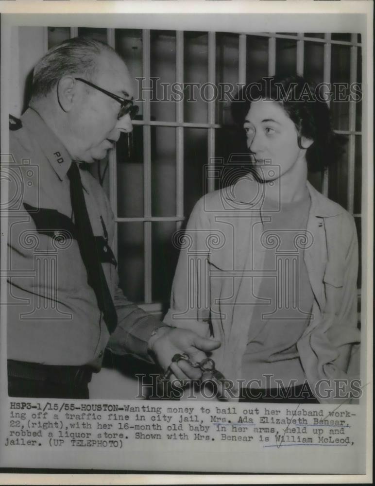 1955 Press Photo Robber Mrs. Ada Elizabeth Benear with jailer William McLeod - Historic Images