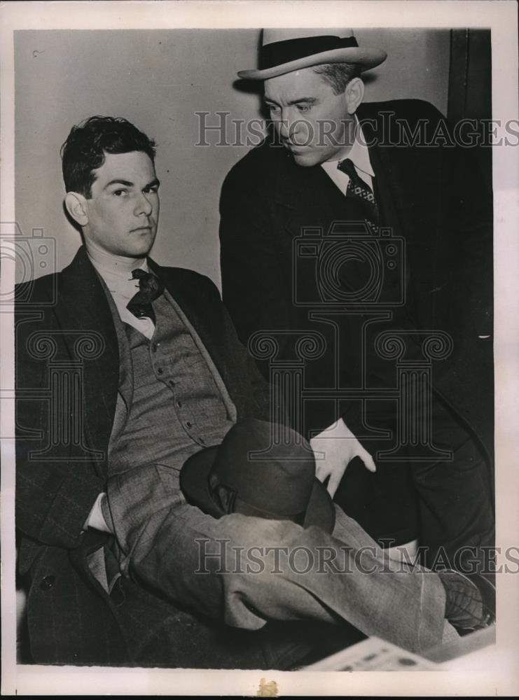 1937 Press Photo Leroy Moore taxi driver drove Edwind Joseph Huckenstine to - Historic Images