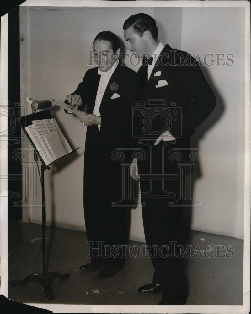 1938 Press Photo Tommy Goodman and Boman Romas read over the music at the La Con - Historic Images