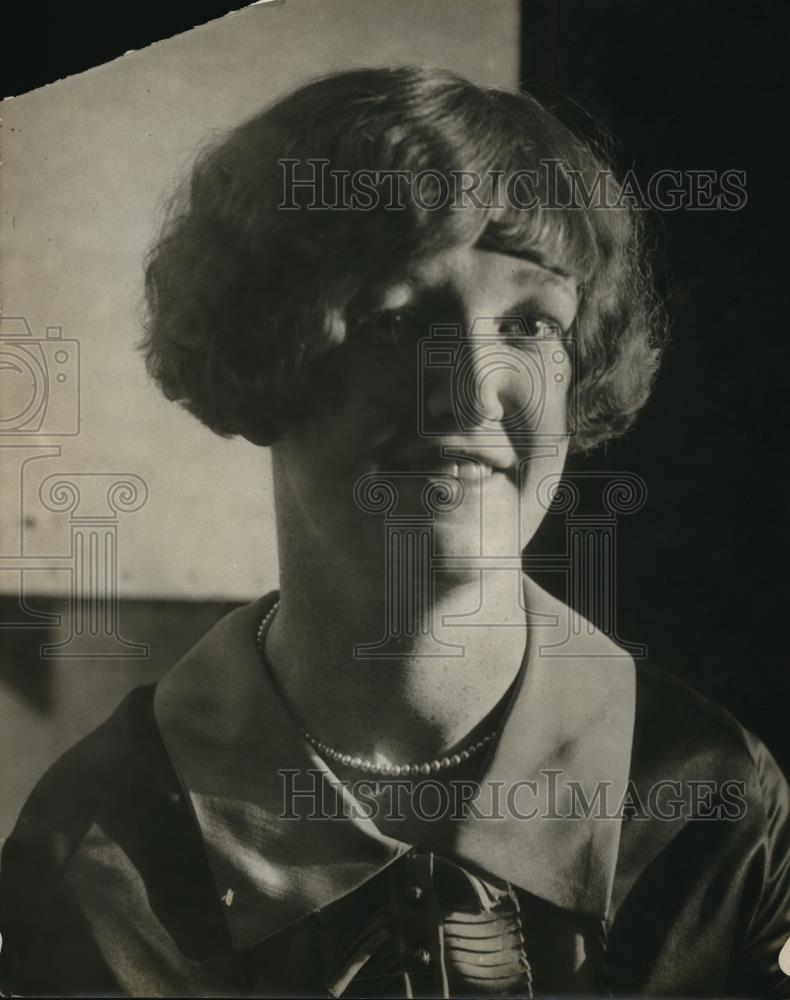 1925 Press Photo Agnes Gallagher Shows Her New Hairstyle - nec35868 - Historic Images