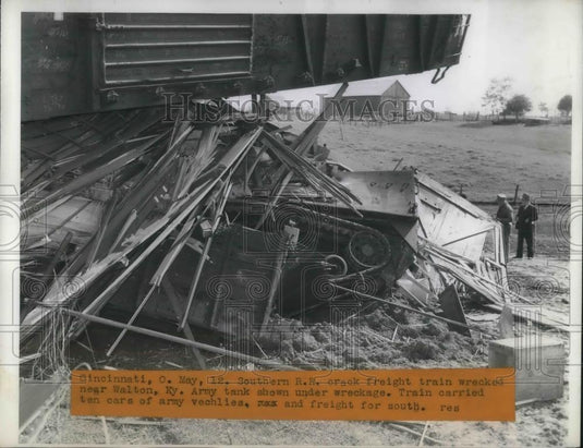 1946 Press Photo Southern Rail Road Freight Train Cracked Near Walton - Historic Images