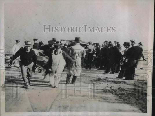 1935 Press Photo Automobile accident, sedan struck into river, at least one dead - Historic Images