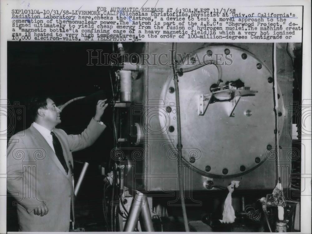 1958 Press Photo Nicholas Christofilos, physicist, Checks the &quot;Astron&quot;. - Historic Images