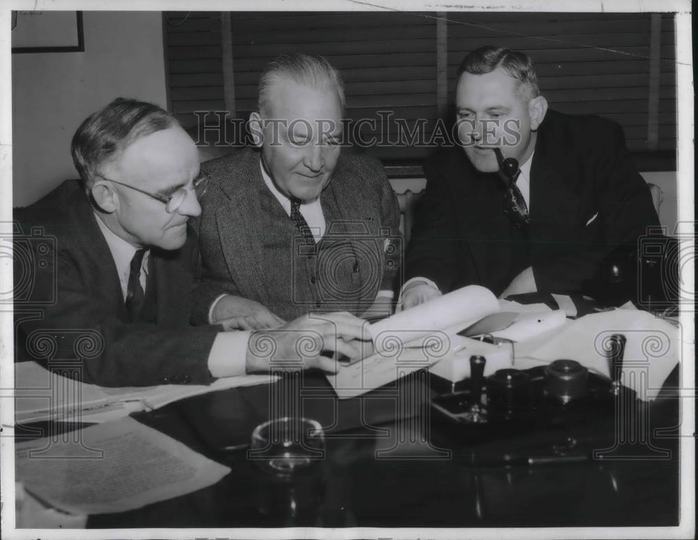 1942 Press Photo Frank P Graham, Capt Ed MacCauley, John Steelman in D.C. - Historic Images