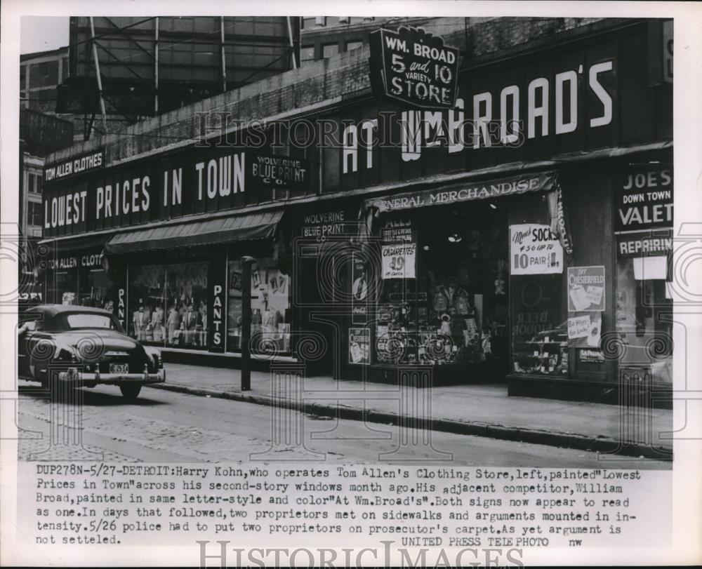 1962 Press Photo Store Owners Harry Kohn &amp; William Broad Argue - Historic Images