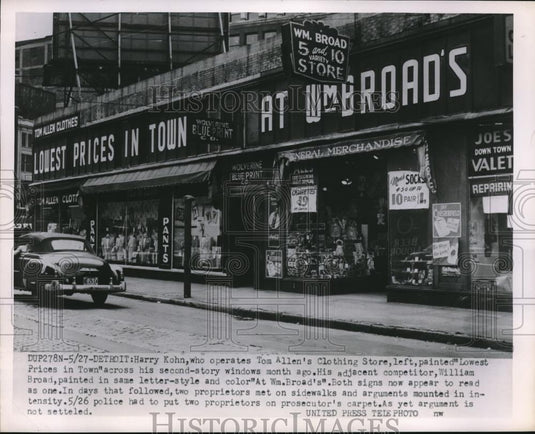 1962 Press Photo Store Owners Harry Kohn & William Broad Argue - Historic Images