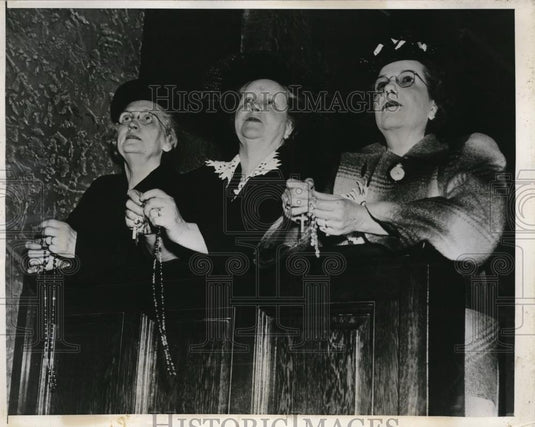 1944 Press Photo Mother's Day at Holy Name church in Columbus, Ohio - nec35797 - Historic Images