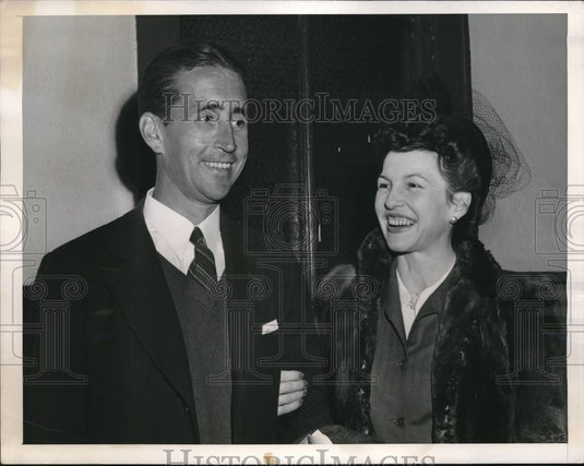 1943 Press Photo Mr & Mrs Thomas Ward Hickey Jr, Caught by Japanese Shanghai - Historic Images
