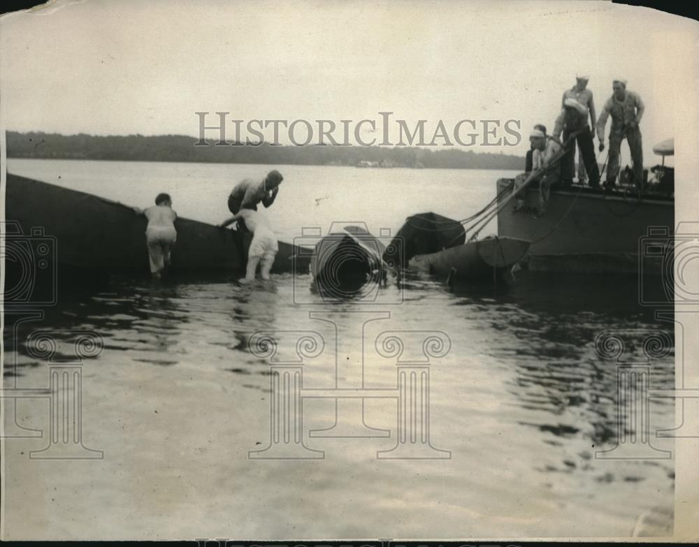 1923 Press Photo Wreck of the naval plane that fell 2200 feet into Potomac River - Historic Images