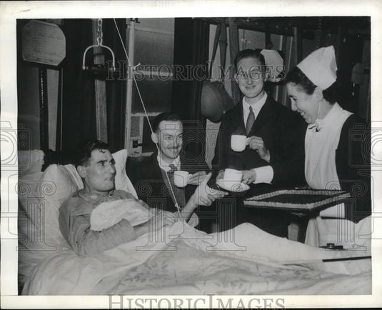 1943 Press Photo Gunner Steve Doherty, Signaller George Barton, Ernest Shaw - Historic Images