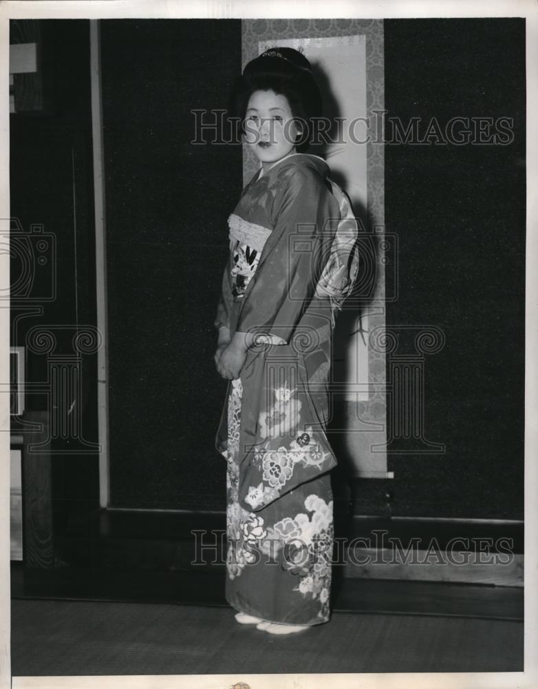 1948 Press Photo Shinto Wedding Brides Traveling Costume Wedding Kimono - Historic Images