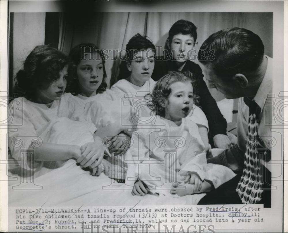 1953 Press Photo Fred Kreis throats checked after his 5 kids tonsils removed - Historic Images