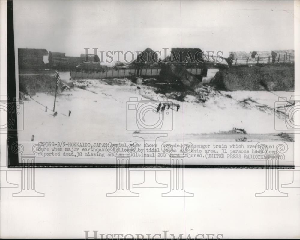 1952 Press Photo Japan Crowded Passenger Train - Historic Images