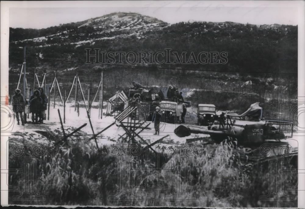 1954 Press Photo Anti-communist prisoners march from neutral place for freedom - Historic Images