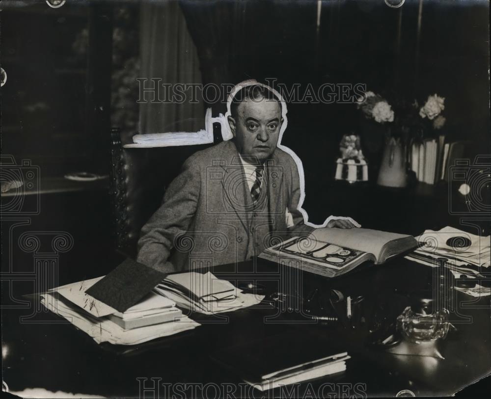 1930 Press Photo Mr JB Reynolds of Kansas City, Kans at his desk - Historic Images