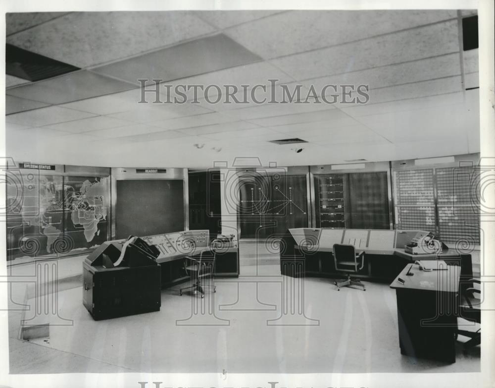 1961 Press Photo Arlington, Va Defense Natl Comm Control Center interior view - Historic Images