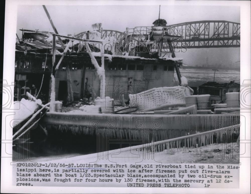 1956 Press Photo S.S. Fort Gage half covered in ice after firemen put out fire - Historic Images