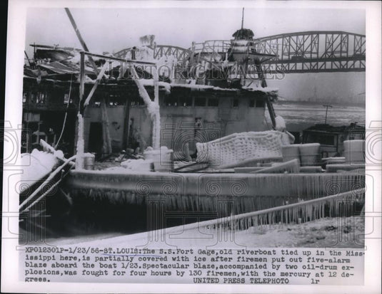 1956 Press Photo S.S. Fort Gage half covered in ice after firemen put out fire - Historic Images