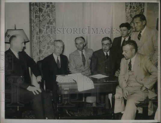 1935 Press Photo Federal Bureau Investigates Air Liner Crash - Historic Images