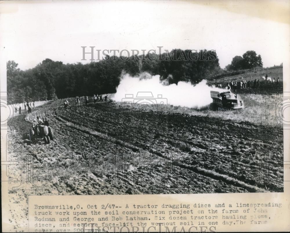 1947 Press Photo Tractor Drags Discs &amp; Limespreading Truck - Historic Images