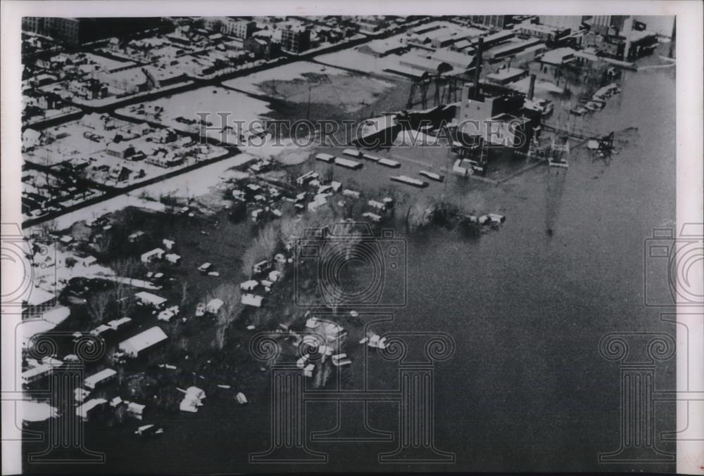 1952 Press Photo Flooding at Winona, Minn. - nec38851 - Historic Images