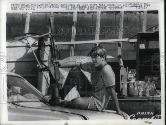 1969 Press Photo Protecting stores after Camille - Historic Images