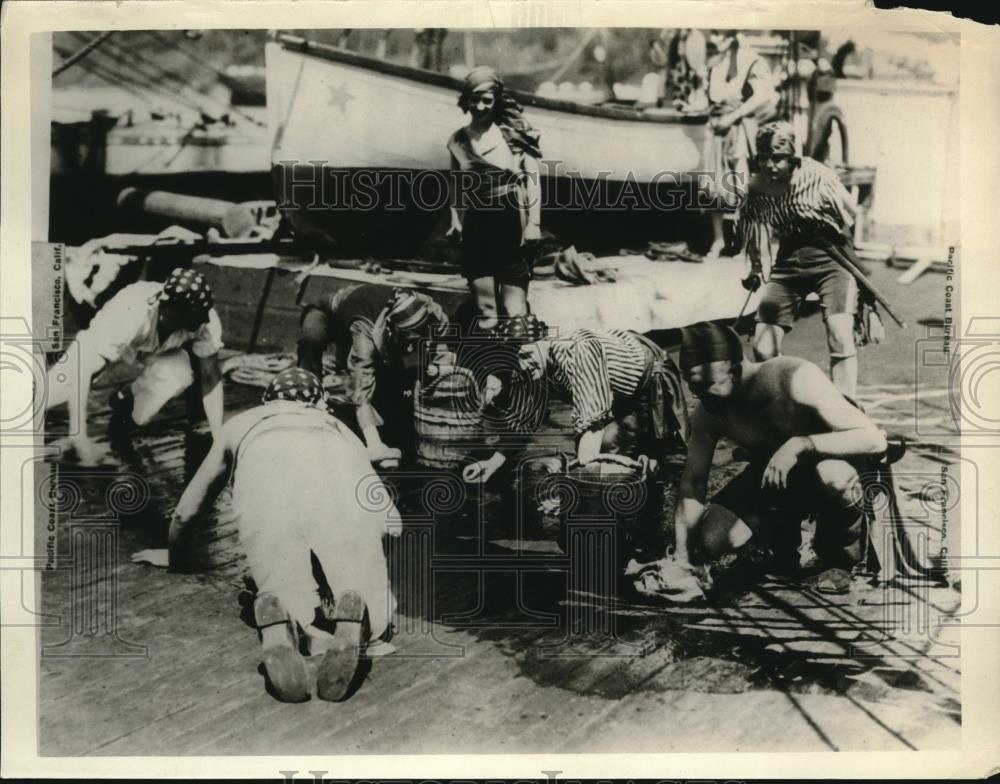 1930 Press Photo Socialites Dressed In Pirate Costume Pretend To Scrub Boat Deck - Historic Images