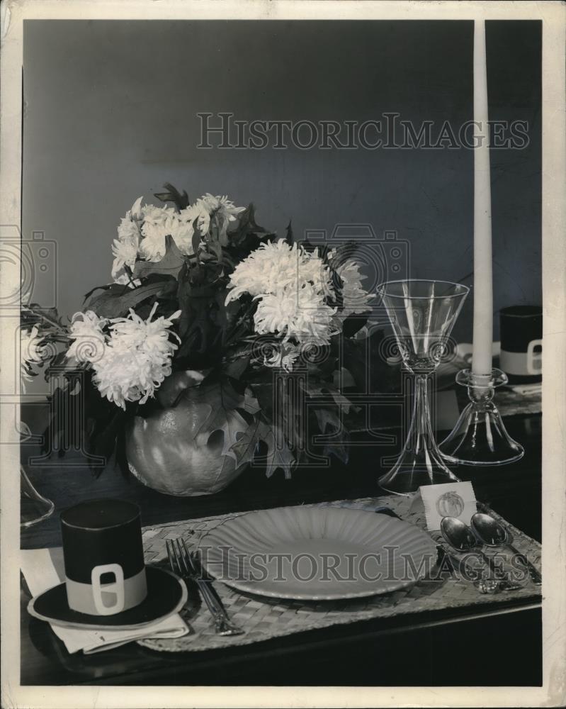 1944 Press Photo Flower &amp; Dinner Table Arrangement - nec33850 - Historic Images