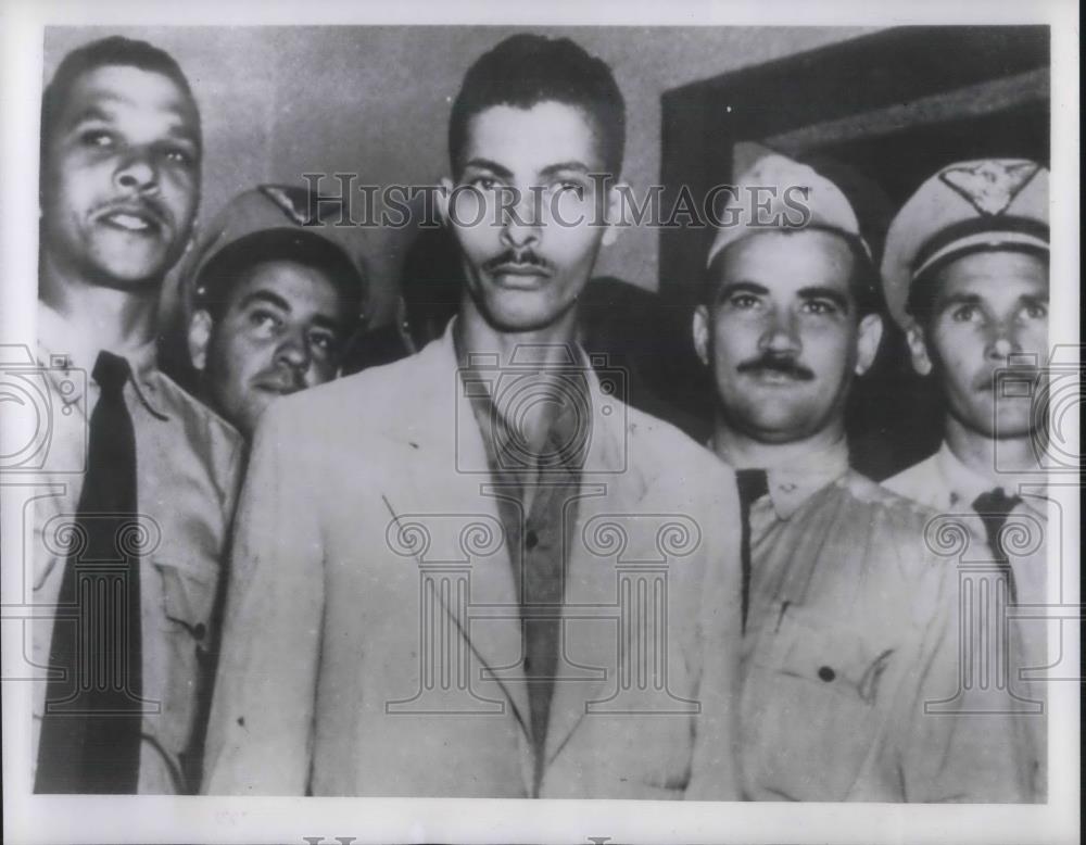 1954 Press Photo Alcide Do Nascimento held by Police for attempted assisnation - Historic Images