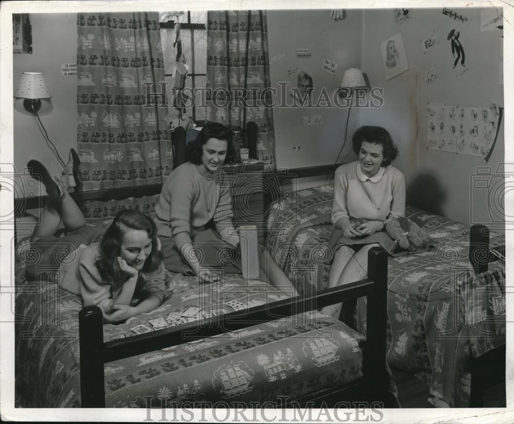 1942 Press Photo War Accents Dress Styles for College Girls - Historic Images