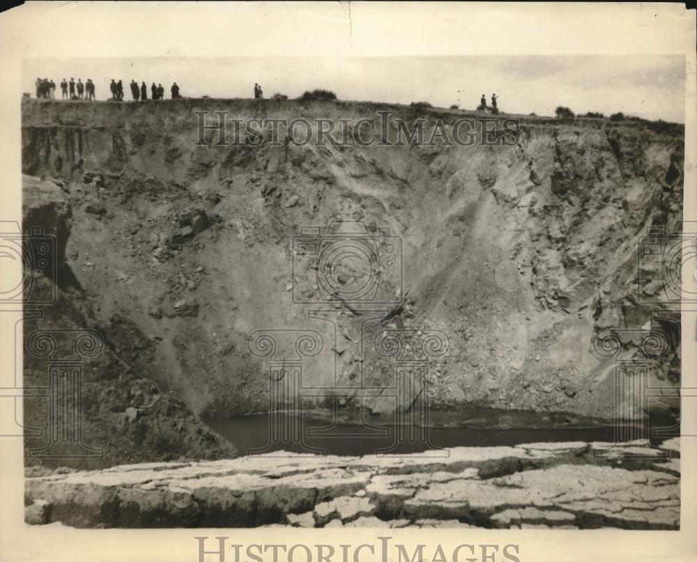 1926 Press Photo Giant Sink Hole On Smoky Hill River Near Sharon Springs Kansas - Historic Images
