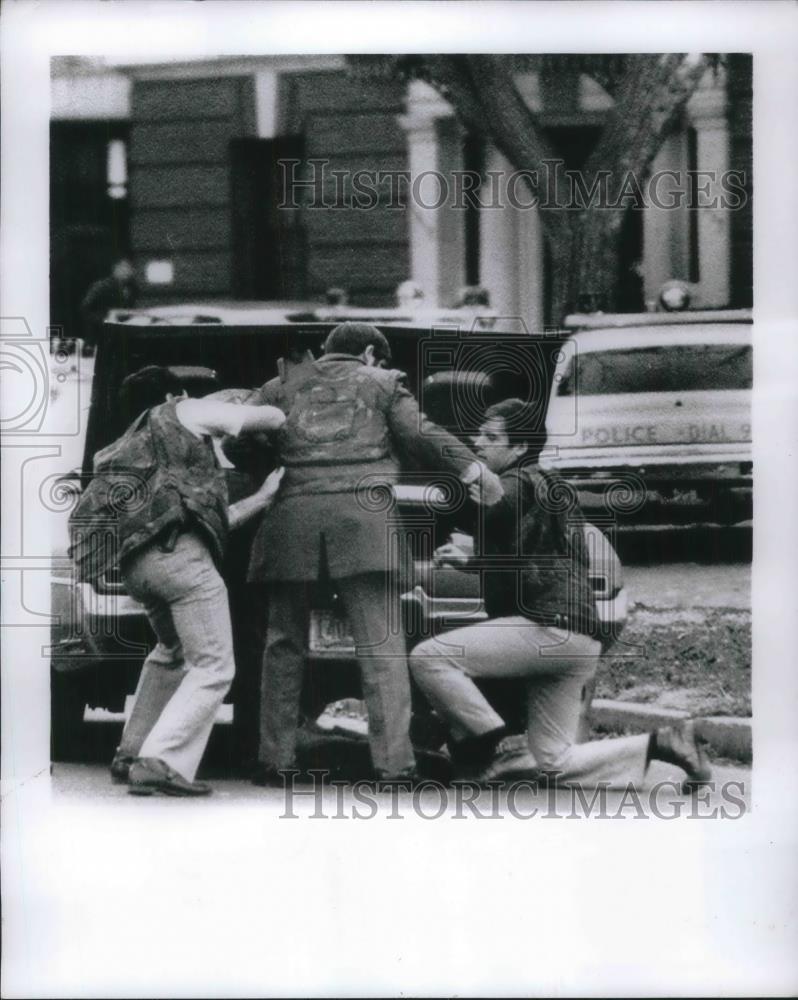 1974 Press Photo Policeman helped with bullet proof vest Philadelphia Ambassador - Historic Images