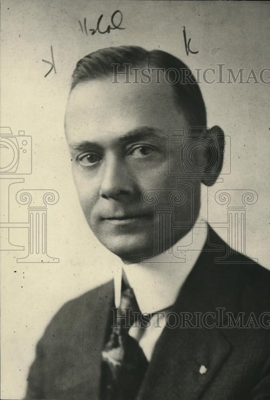 1922 Press Photo Doctor R Cullin Poses - nec35874 - Historic Images