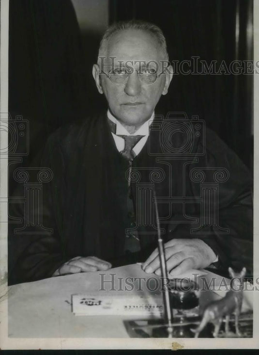 1934 Press Photo Judge Joseph B David of the Criminal Court presides over trial - Historic Images