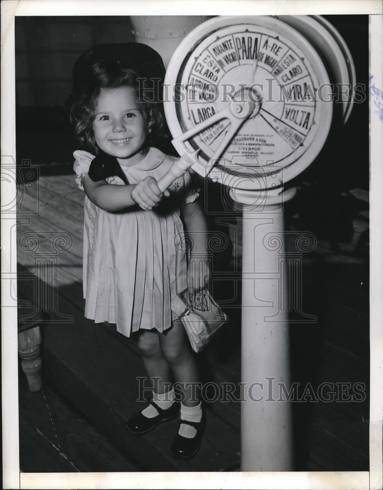 1941 Press Photo Francine Nicole, age 4, refugee from Morocco - Historic Images