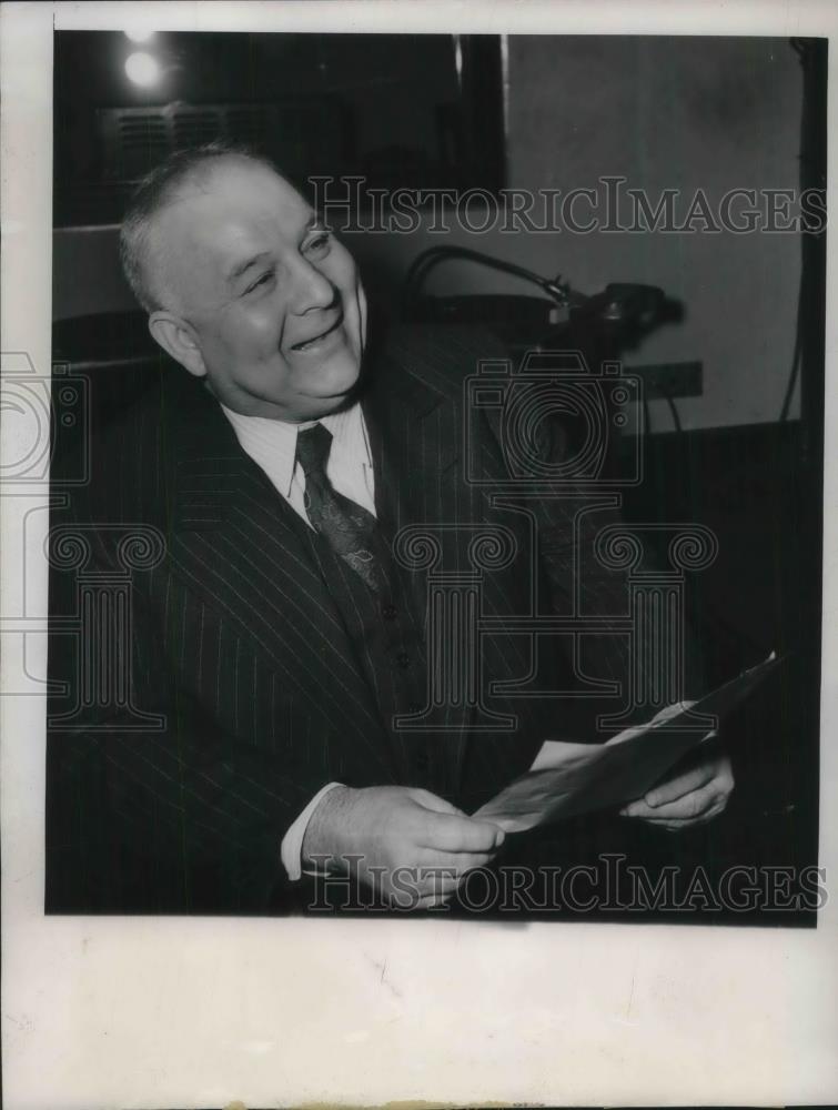 1948 Press Photo Press Photo Ralph Young, Director of athletics at Michigan Stat - Historic Images