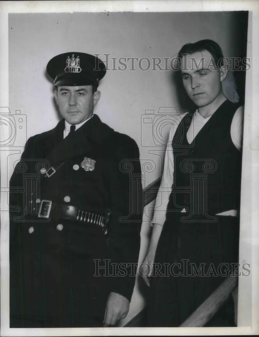 1942 Press Photo Towson, Md Wm B Gillam in custody of C Knight for murder - Historic Images