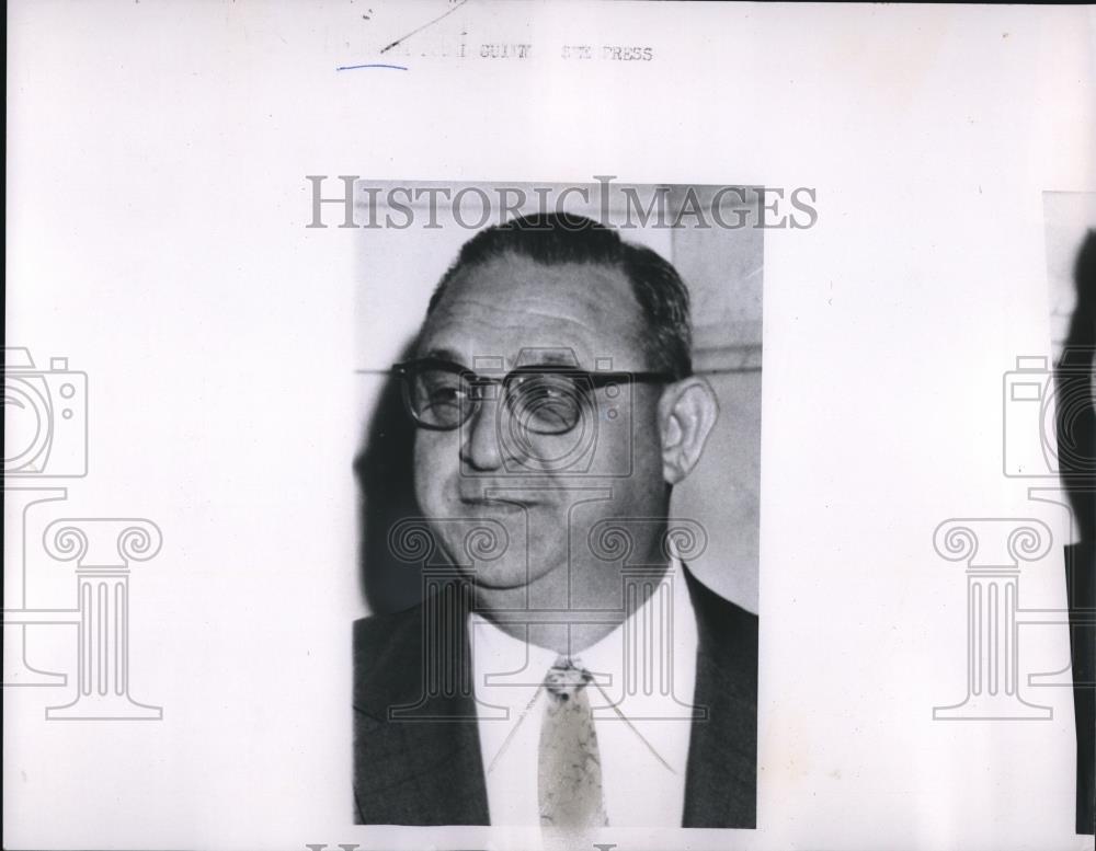 1960 Press Photo Older Businessman With Glasses In Black Jacket And Tie - Historic Images