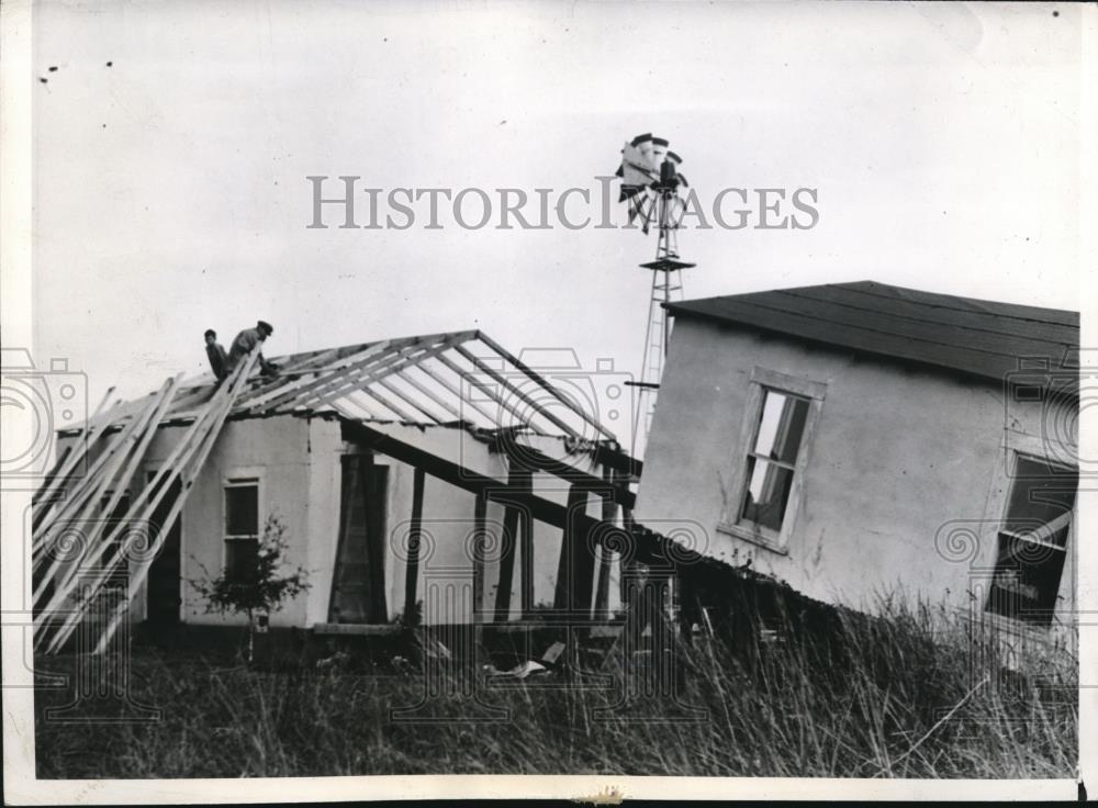 1941 Press Photo Charlie Maynard Makes Two Houses Out Of One - nec33453 - Historic Images