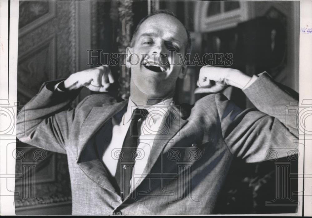 1961 Press Photo Sen. William Proxmire Stretches After Talkathon On Senate Floor - Historic Images