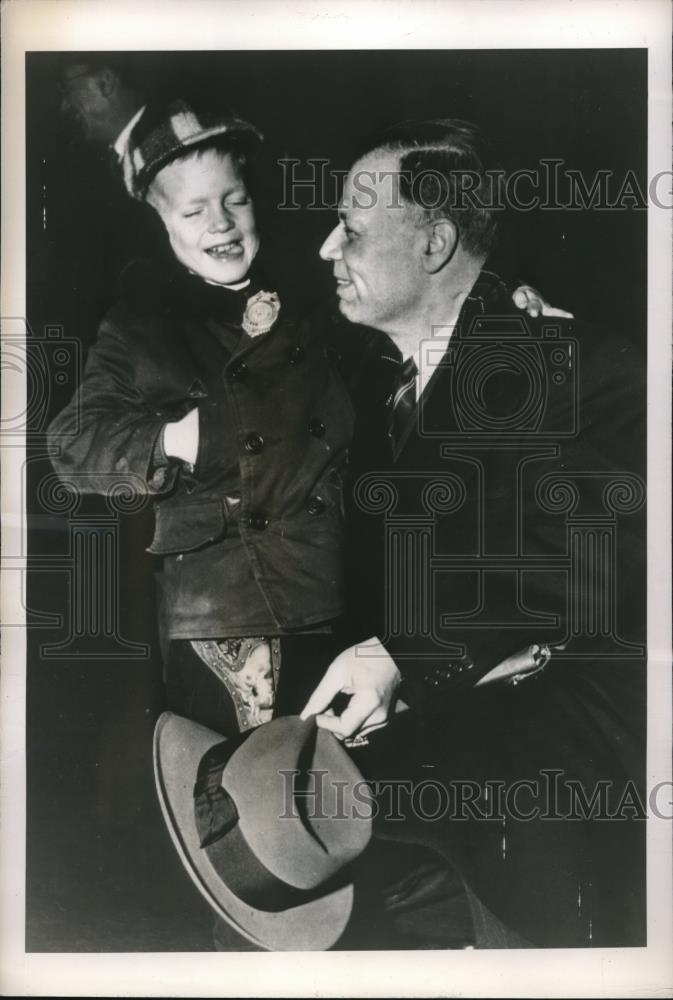 1948 Press Photo D.C. Walter Bedell Smith, US Amb to USSR &amp; B Durbrow, age 6 - Historic Images