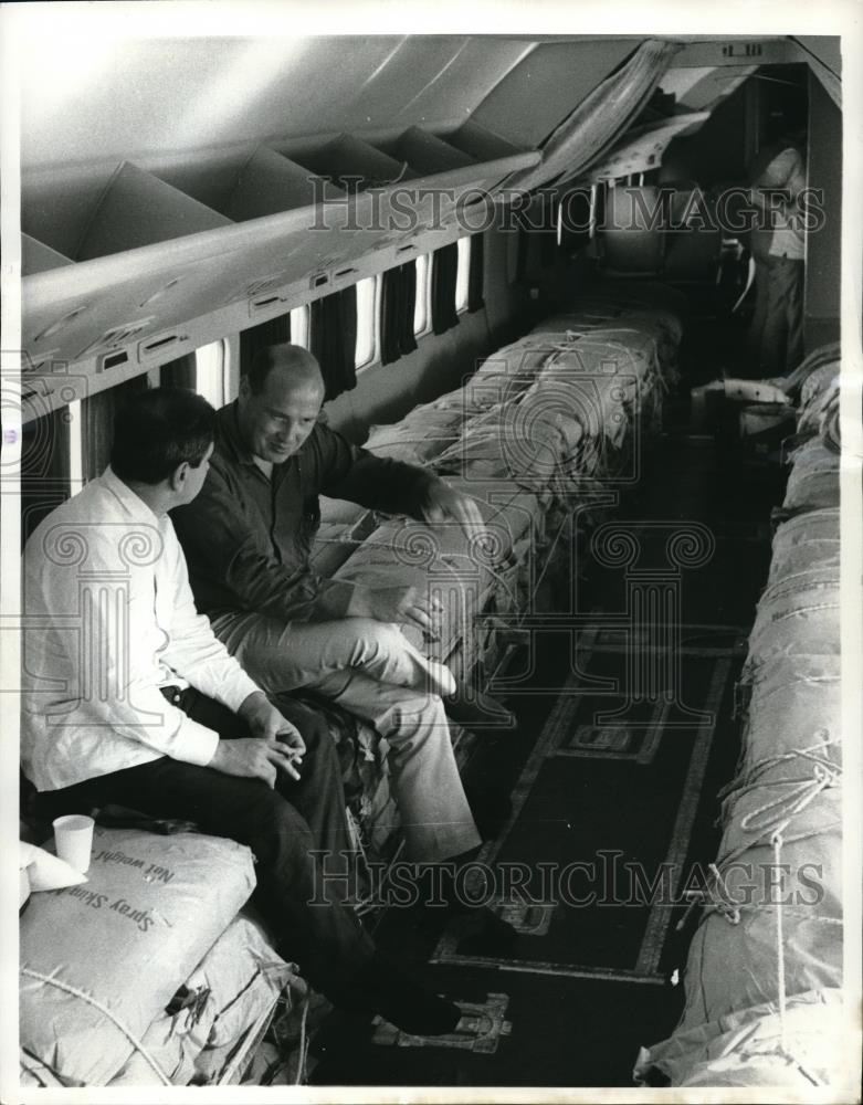 1968 Press Photo Interior view of the chartered DC-7 airliner. Biafra - Historic Images